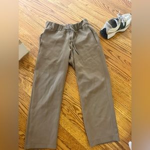 Lululemon high rise cropped Khaki pants